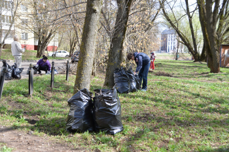 Жители Тверской области участвуют в уборке общественных пространств
