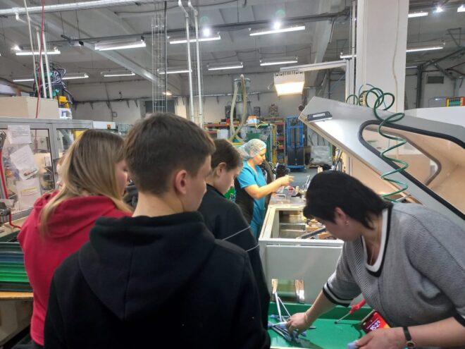 Около 500 школьников и студентов с начала года посетили предприятия Тверской области с профориентационными турами и экскурсиями Около 500 школьников и студентов с начала года посетили предприятия Тверской области с профориентационными турами и экскурсиями