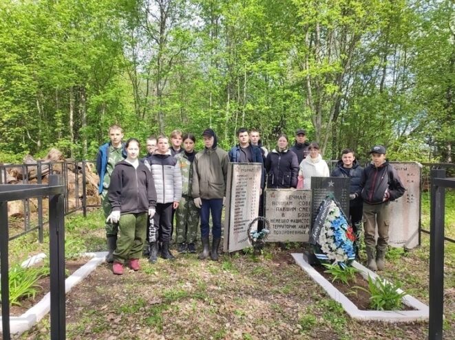 Школьники Андреаполя привели в порядок воинские захоронения Школьники Андреаполя привели в порядок воинские захоронения