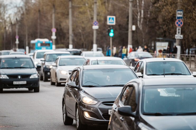 Как очистить автомобиль от смолы и почек