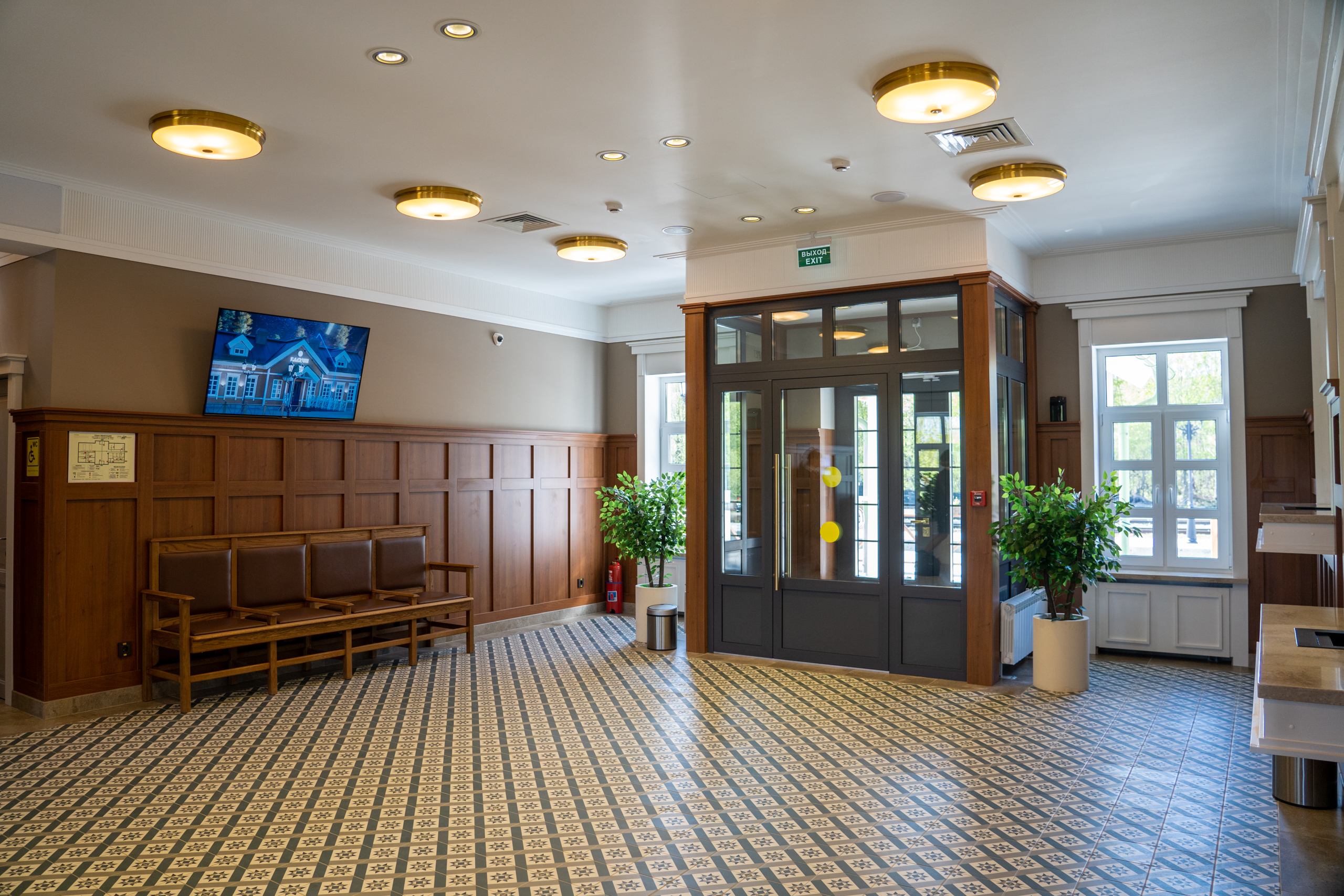 Блогер показал новое здание железнодорожного вокзала в Калязине