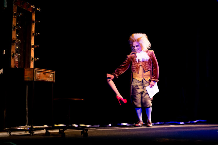 В поисках смысла: В Тверском театре кукол прошла философская премьера «Ночь во вселенной» В поисках смысла: В Тверском театре кукол прошла философская премьера «Ночь во вселенной»