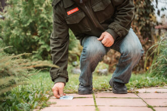 Житель Тверской области потратил с банковской карты знакомого больше 46 тысяч рублей Житель Тверской области нашел чужую карту и потратил больше 11 тысяч рублей