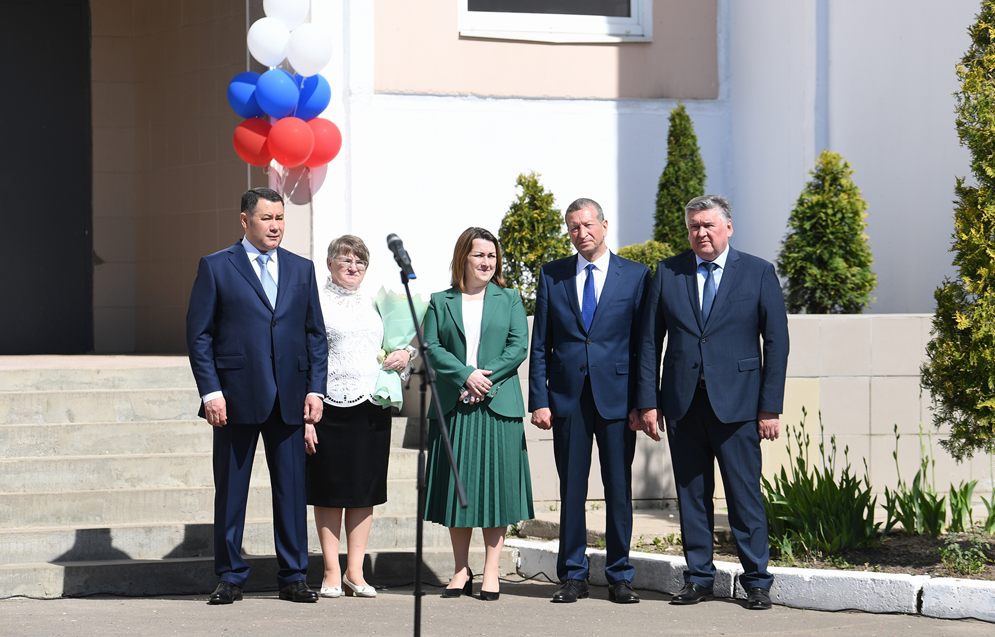 В школах Тверской области проходят последние звонки