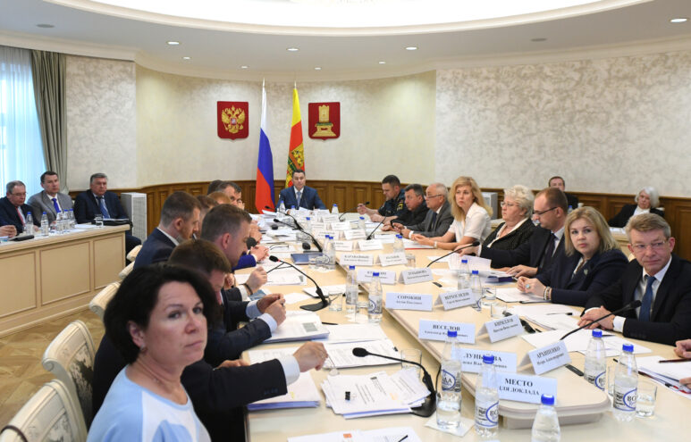 Губернатор Игорь Руденя провёл заседание Межведомственной комиссии по земельным отношениям