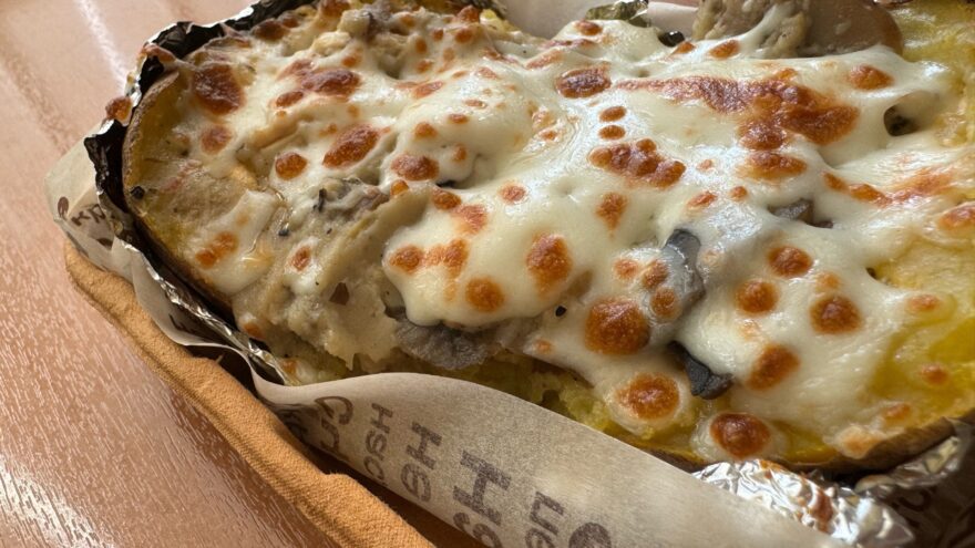 Поели за вас: Легендарные клубни от «Крошки Картошки»... без начинок?