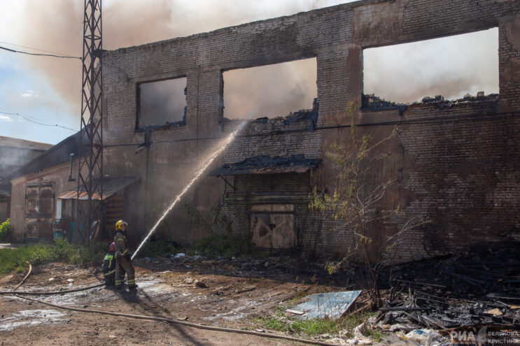В Твери потушили склад на улице Спартака