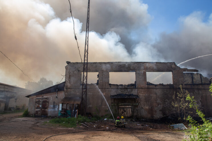 В Твери потушили склад на улице Спартака