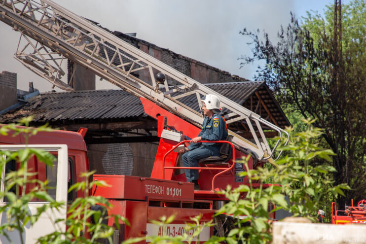 В Твери потушили склад на улице Спартака
