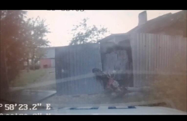В Тверской области 15-летний подросток на питбайке протаранил забор В Тверской области 15-летний парень на питбайке протаранил забор