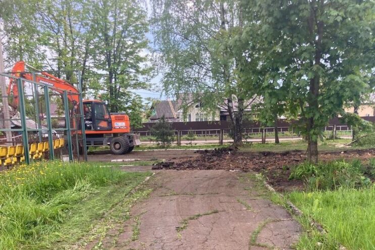 В Тверской области приводят в порядок пришкольные территории В Тверской области приводят в порядок пришкольные территории