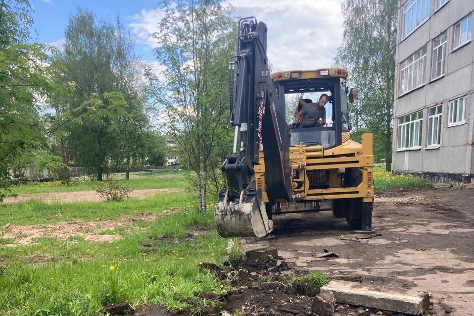 В Тверской области приводят в порядок пришкольные территории