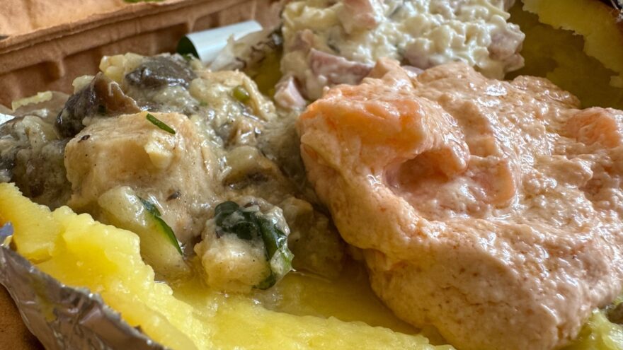 Поели за вас: Легендарные клубни от «Крошки Картошки»... без начинок?