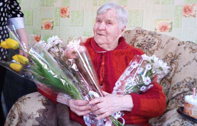 В Красном Холме труженице тыла Полине Ивановне Ивановой исполнился 101 год В Красном Холме труженице тыла Полине Ивановне Ивановой исполнился 101 год
