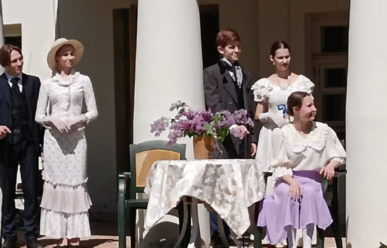 В Тверской области прошел ежегодный усадебный праздник «Сиреневое Домотканово»