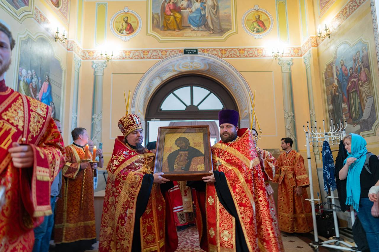 В Тверь прибыла икона святого благоверного князя Александра Невского с частицей его мощей В Тверь прибыла икона святого благоверного князя Александра Невского с частицей его мощей