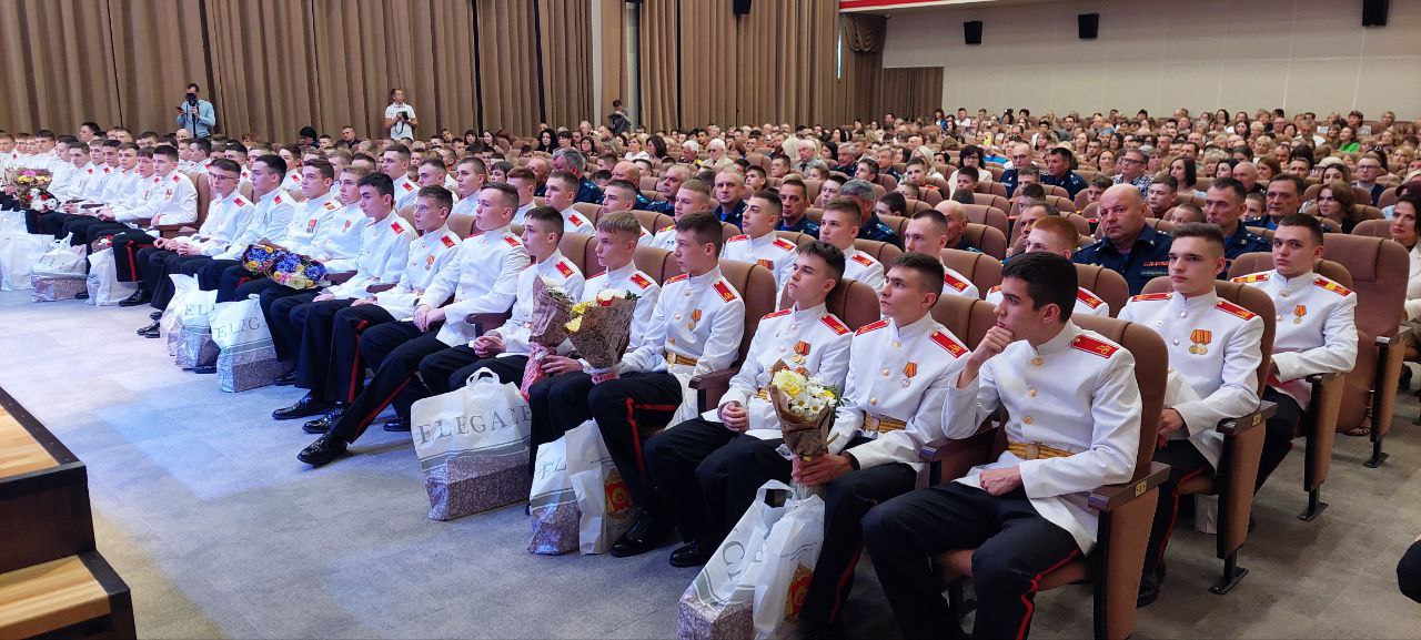 Последний звонок прозвенел для выпускников Тверского суворовского военного училища Последний звонок прозвенел для выпускников Тверского суворовского военного училища