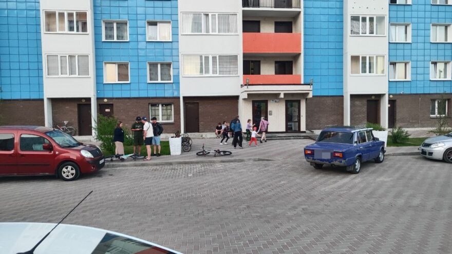 В Твери «ВАЗ» сбил во дворе дома мальчика на велосипеде