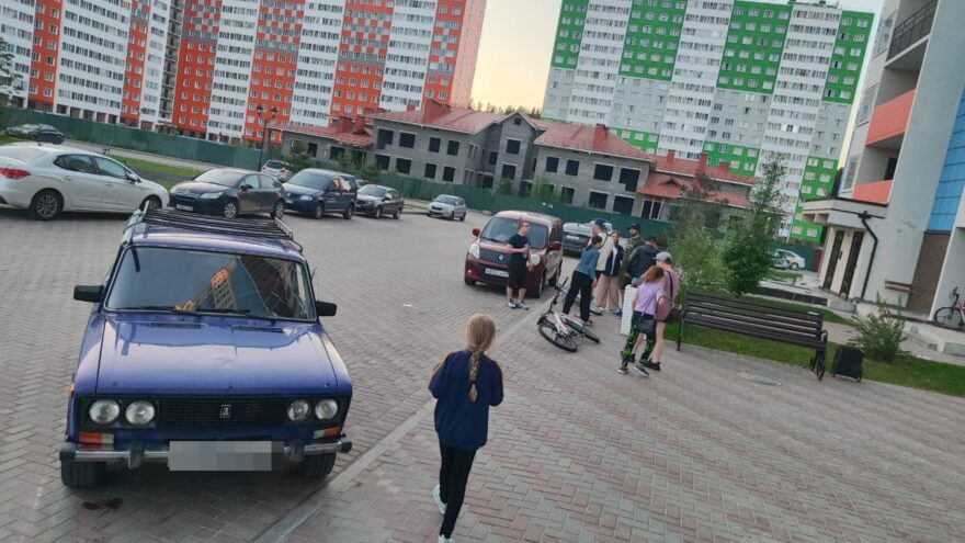 В Твери «ВАЗ» сбил во дворе дома мальчика на велосипеде
