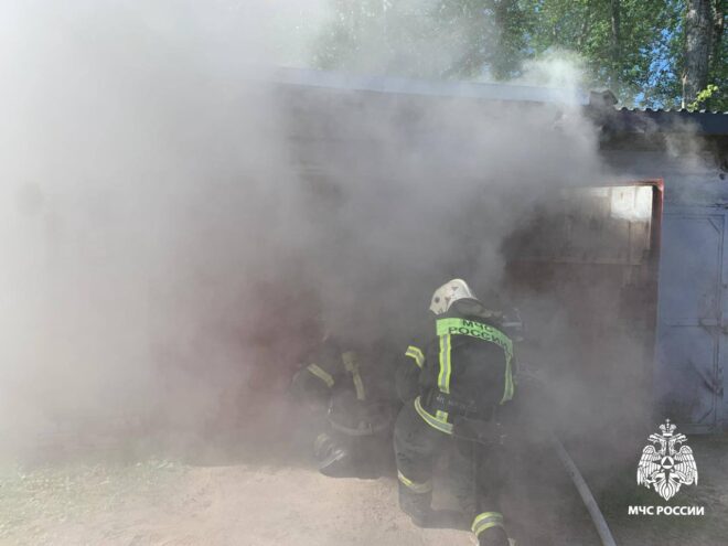 В Тверской области потушили пожар в гараже В Тверской области потушили пожар в гараже