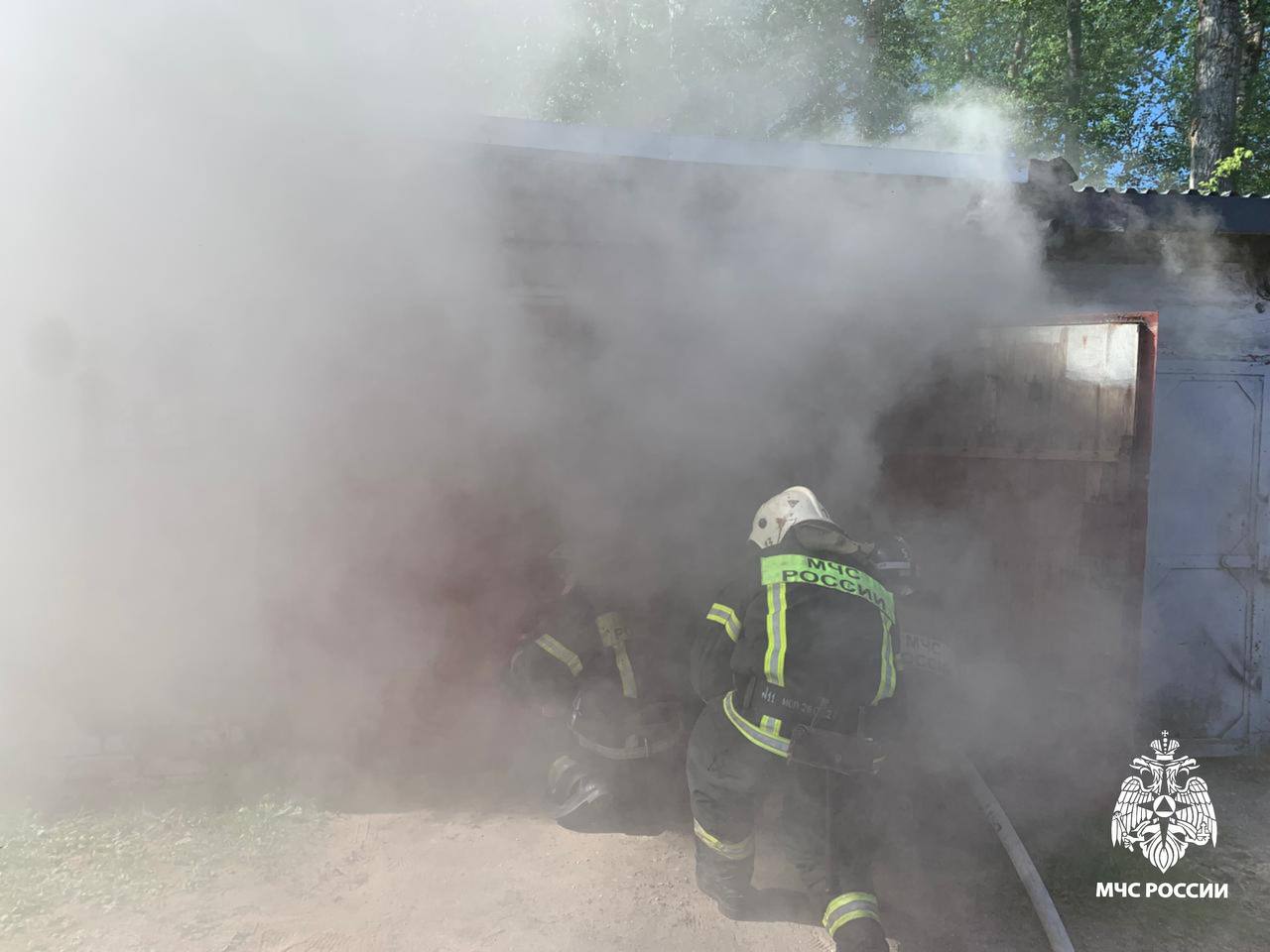 В Тверской области потушили пожар в гараже В Тверской области потушили пожар в гараже