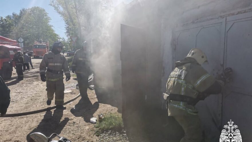 В Тверской области потушили пожар в гараже