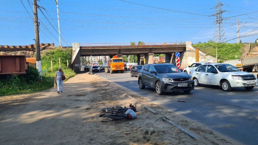 В Твери «УРАЛ» сбил пенсионера на велосипеде