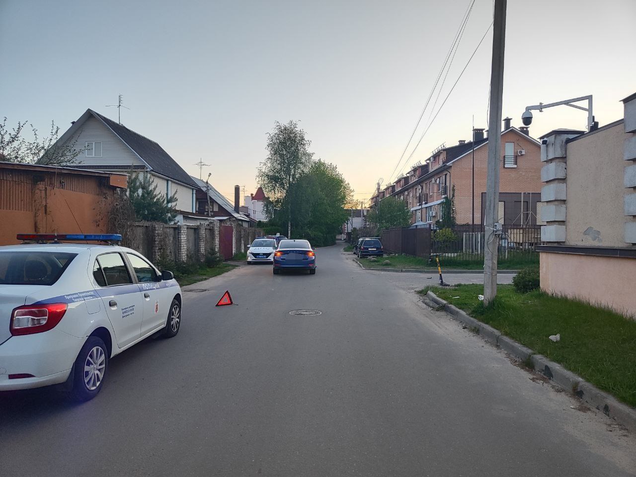Двое детей на одном самокате попали под колеса машины в Твери Двое детей на одном самокате попали под колеса машины в Твери