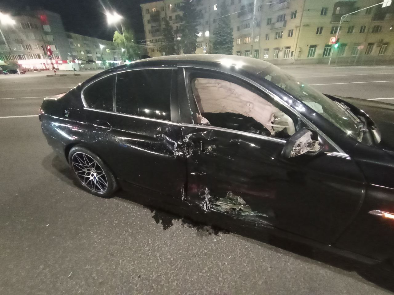 В Твери мотоциклист проехал на красный и спровоцировал аварию В Твери мотоциклист проехал на красный и спровоцировал аварию