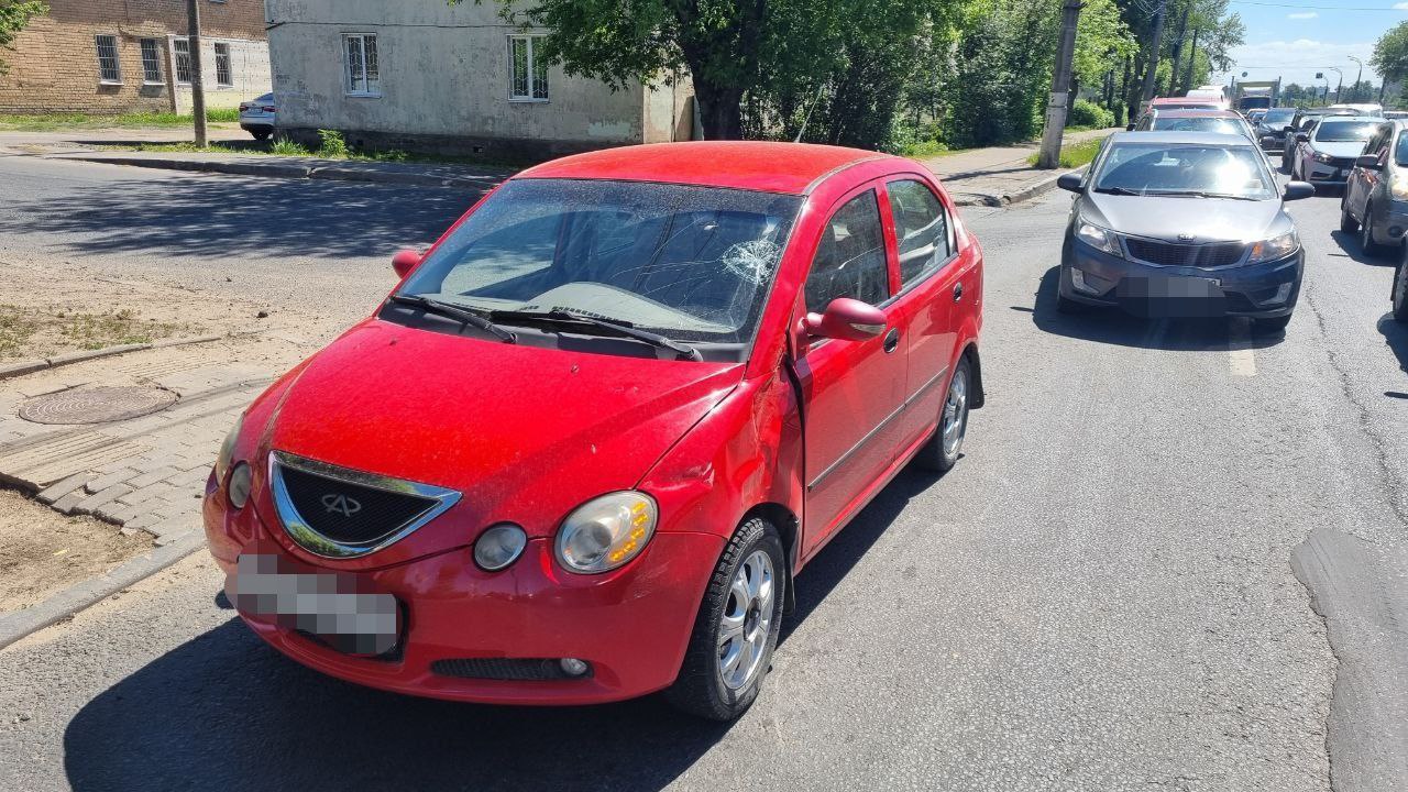 В Твери электровелосипед столкнулся с автомобилем В Твери электровелосипед столкнулся с автомобилем