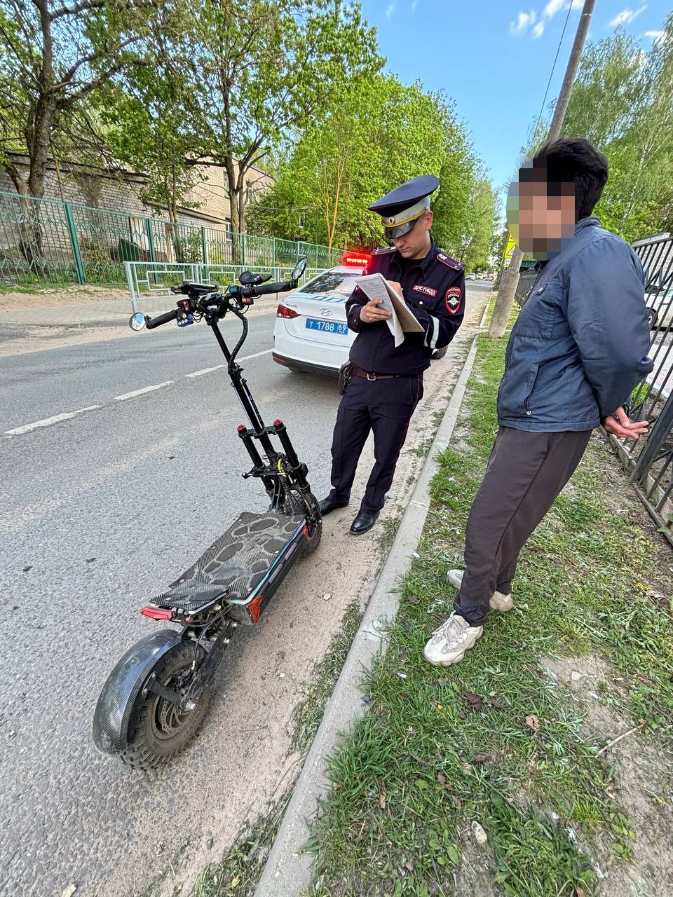 В Твери 9 водителей электросамокатов заплатят штраф за нарушение ПДД В Твери 9 водителей электросамокатов заплатят штраф за нарушение ПДД