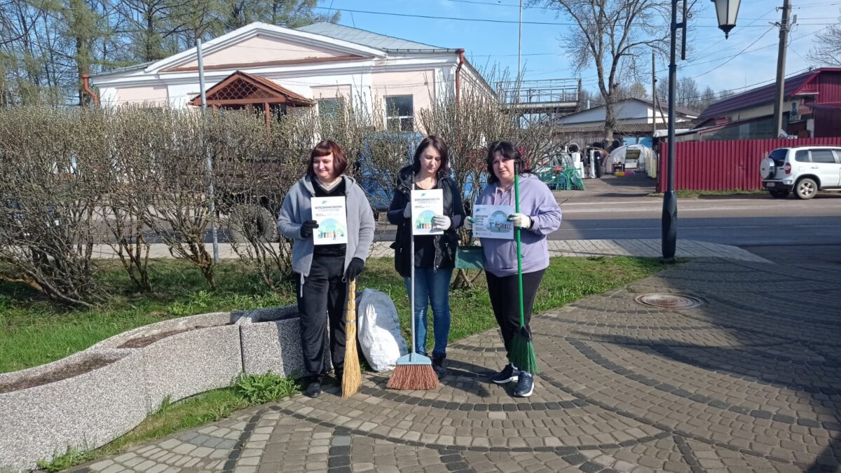 В Торопце прибрались на главных благоустроенных территориях города В Торопце прибрались на главных благоустроенных территориях города