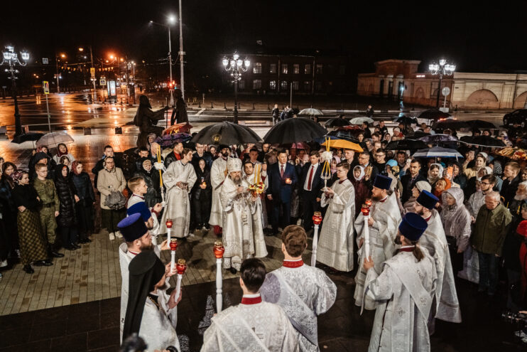 В Спасо-Преображенском кафедральном соборе Твери прошло первое за 101 год Пасхальное богослужение В Спасо-Преображенском кафедральном соборе Твери прошло первое за 101 год Пасхальное богослужение