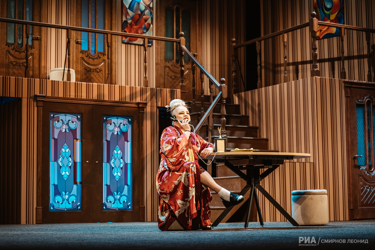 Дошумелись: В Тверском театре драмы раздели актеров для нового спектакля