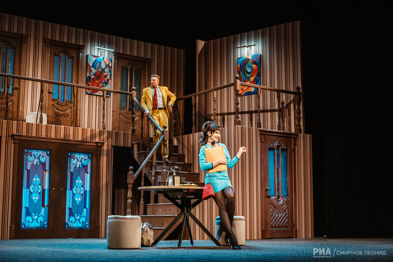 Дошумелись: В Тверском театре драмы раздели актеров для нового спектакля