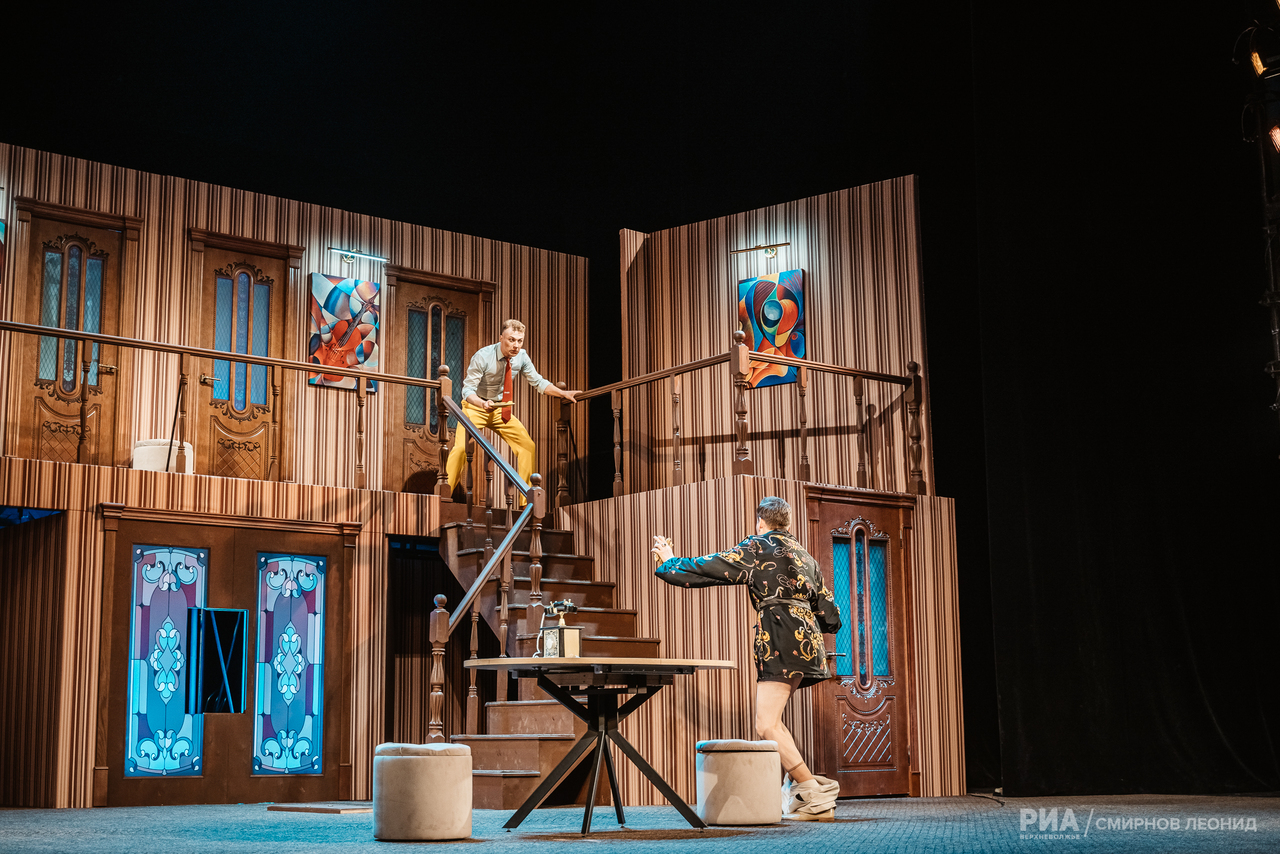 Дошумелись: В Тверском театре драмы раздели актеров для нового спектакля Дошумелись: В Тверском театре драмы раздели актеров для нового спектакля