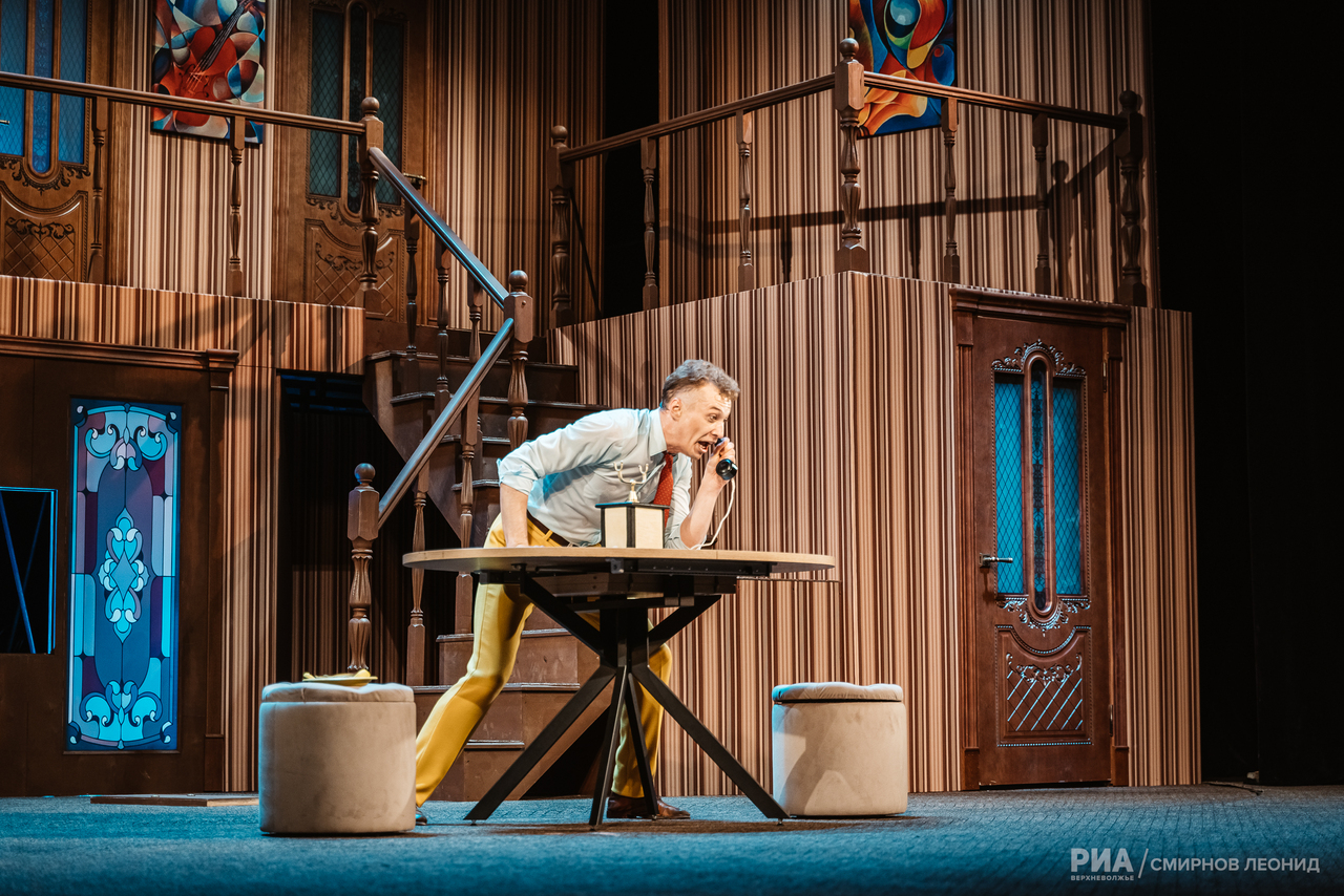 Дошумелись: В Тверском театре драмы раздели актеров для нового спектакля Дошумелись: В Тверском театре драмы раздели актеров для нового спектакля