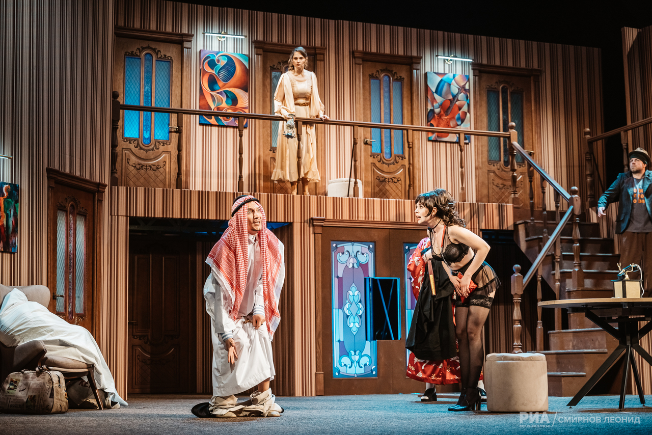 Дошумелись: В Тверском театре драмы раздели актеров для нового спектакля