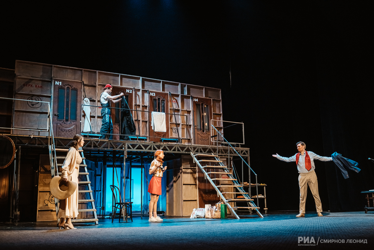 Дошумелись: В Тверском театре драмы раздели актеров для нового спектакля