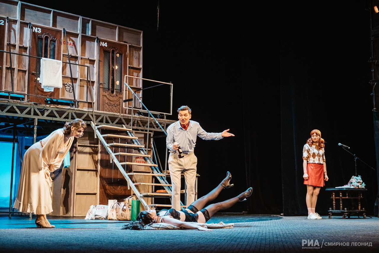 Дошумелись: В Тверском театре драмы раздели актеров для нового спектакля Дошумелись: В Тверском театре драмы раздели актеров для нового спектакля