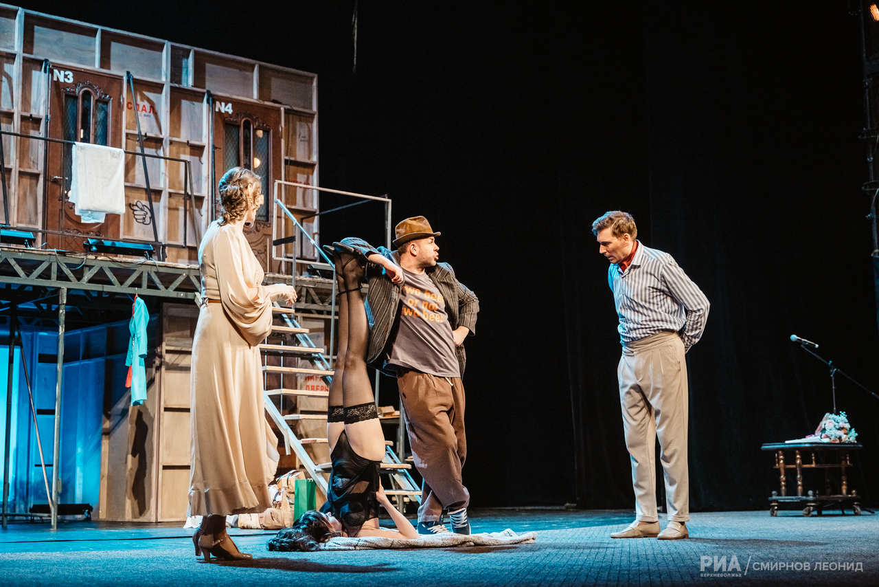 Дошумелись: В Тверском театре драмы раздели актеров для нового спектакля