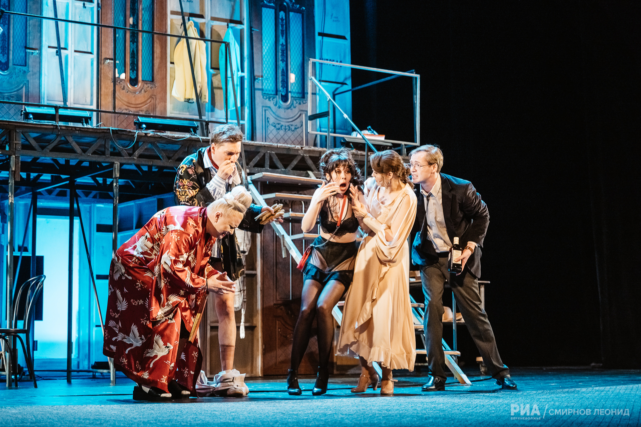 Дошумелись: В Тверском театре драмы раздели актеров для нового спектакля Дошумелись: В Тверском театре драмы раздели актеров для нового спектакля