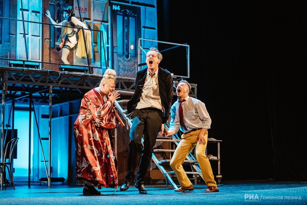 Дошумелись: В Тверском театре драмы раздели актеров для нового спектакля