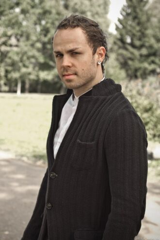 Актер из Твери сочинил музыку для спектакля Амурского театра кукол Актер из Твери сочинил музыку для спектакля Амурского театра кукол