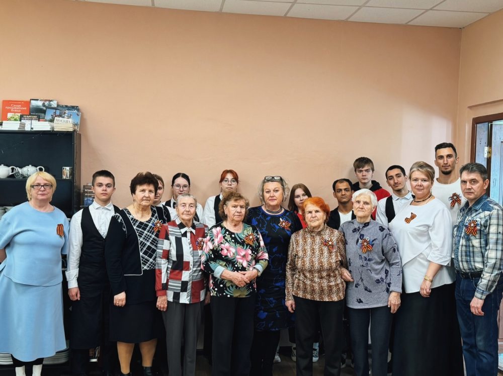 Студенты колледжа в Верхневолжье поздравили ветеранов с Днем Победы Студенты колледжа в Верхневолжье поздравили ветеранов с Днем Победы
