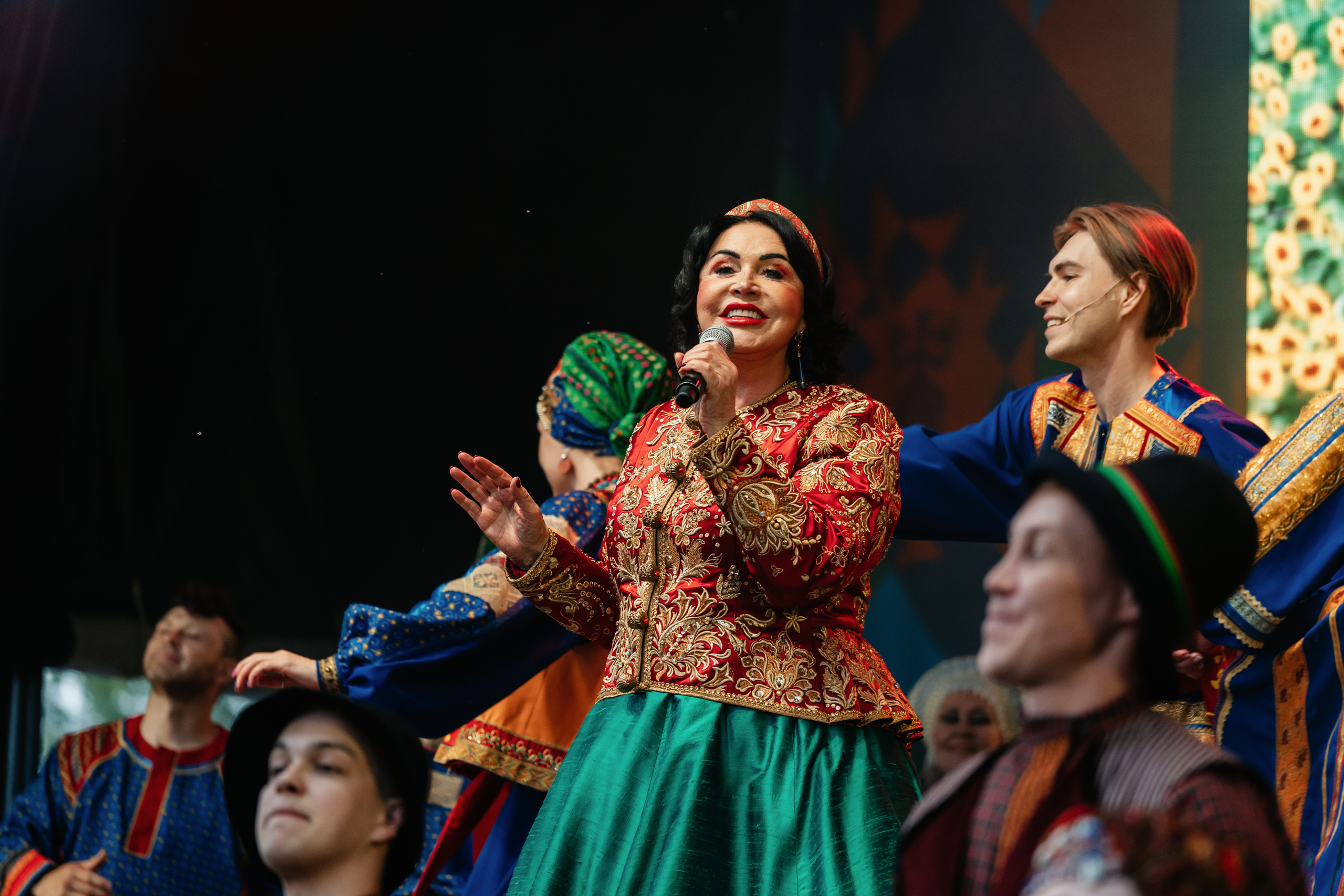 Гуляй, Тверская область: Надежда Бабкина привезла масштабный фестиваль-марафон "Песни России"