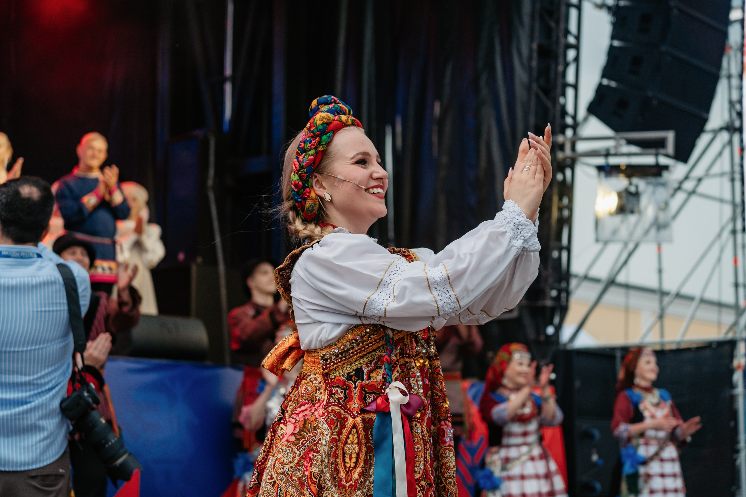 Гуляй, Тверская область: Надежда Бабкина привезла масштабный фестиваль-марафон "Песни России"