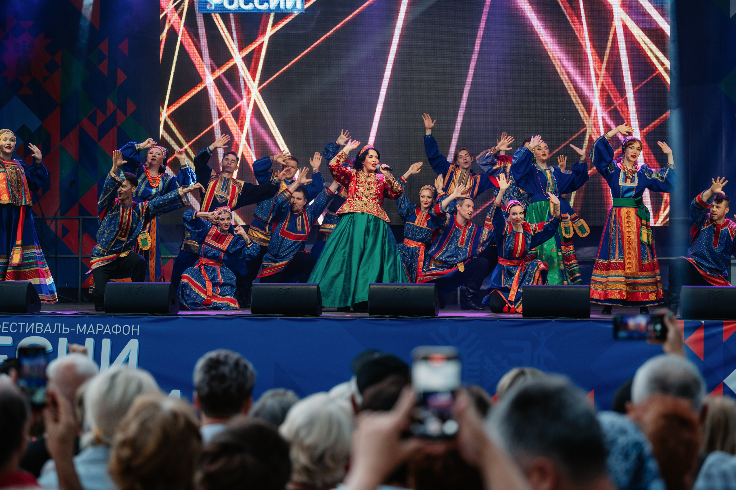 Гуляй, Тверская область: Надежда Бабкина привезла масштабный фестиваль-марафон "Песни России"