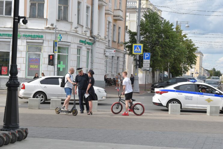 В Твери останавливали самокатчиков-нарушителей В Твери останавливали самокатчиков-нарушителей