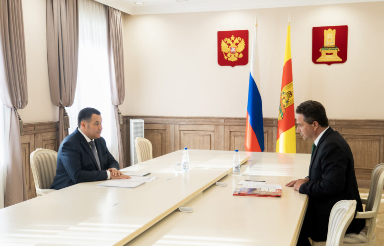 Игорь Руденя и Андрей Белявский обсудили газификацию и ремонт дорог в Жарковском округе